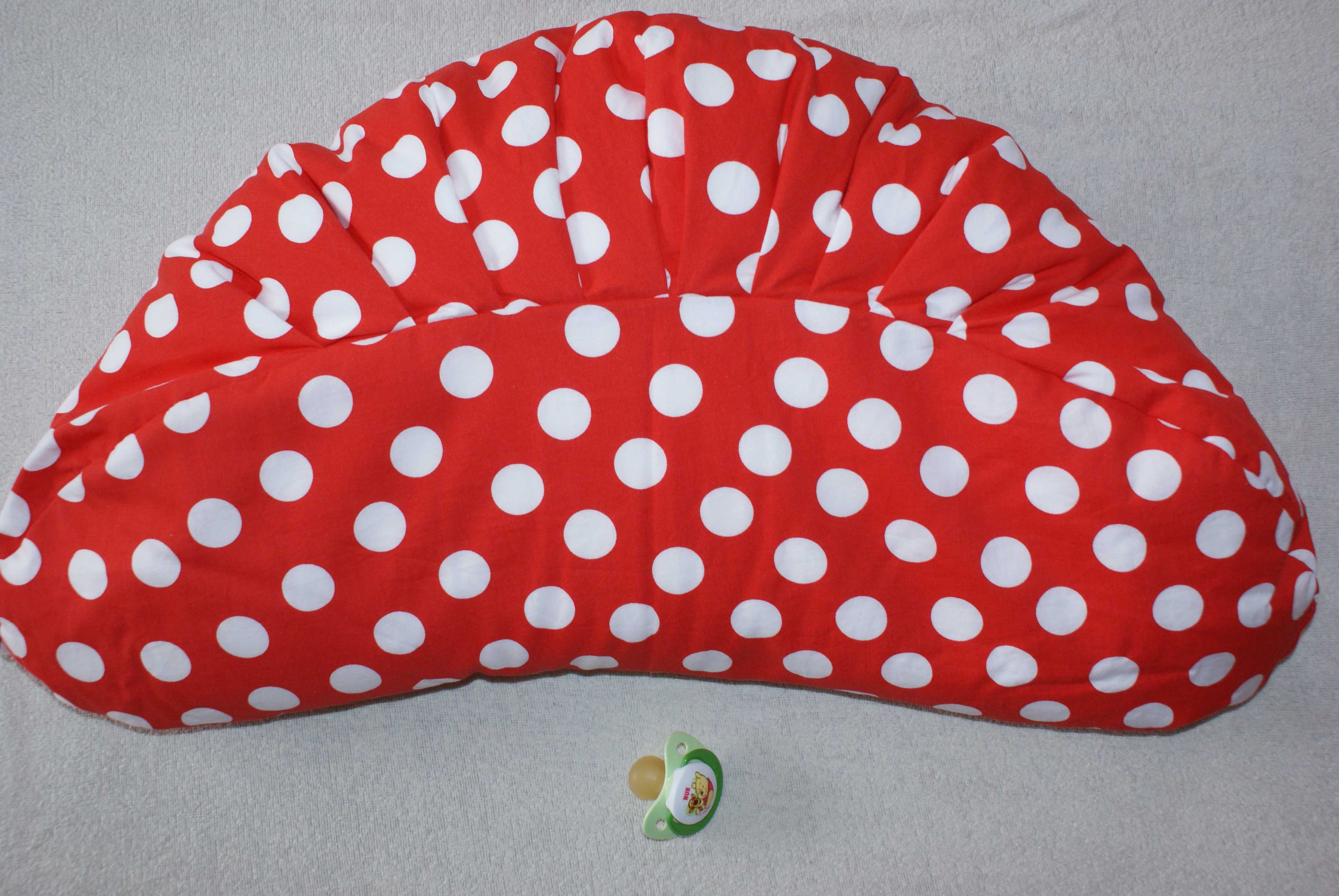 Rückseite rot mit weißen Punkten